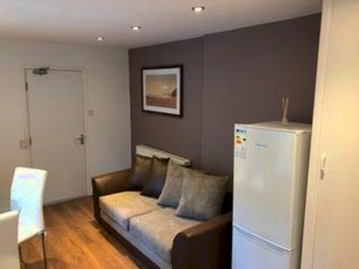3 Bedroom Flat To Rent In B King Edward Road, Swansea, SA1
