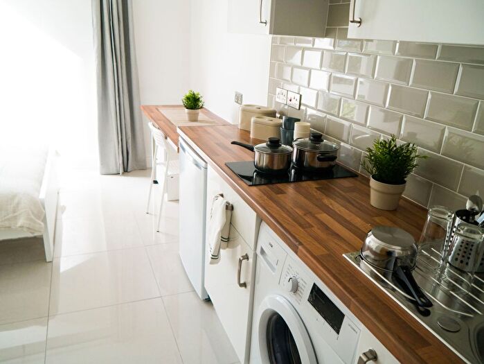 1 Bedroom Flat To Rent In Clarendon Road, Leeds, LS2