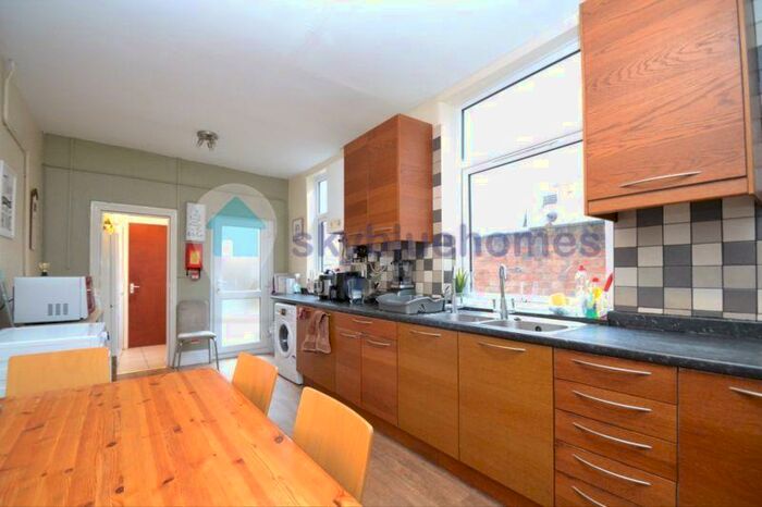 7 Bedroom Terraced House To Rent In Brazil Street, Leicester, LE2