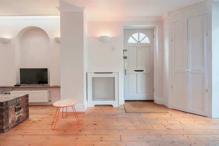 2 Bedroom Detached House To Rent In Hawksley Road, London, N16