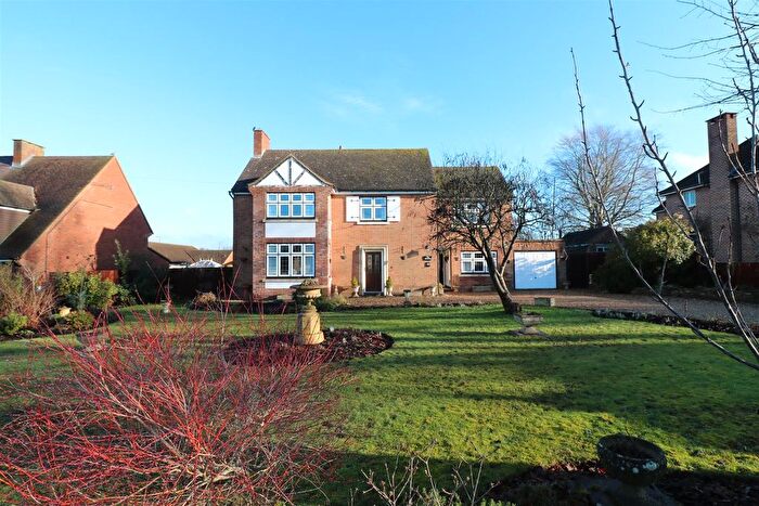 4 Bedroom Detached House For Sale In Victoria Road, Trowbridge, BA14