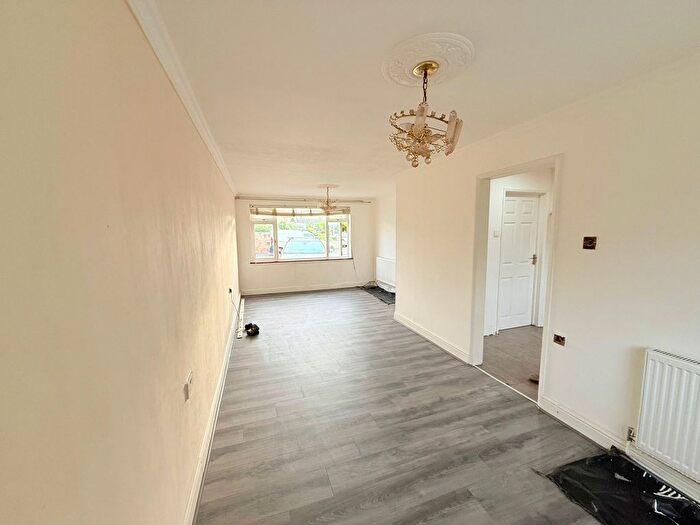 3 Bedroom End Of Terrace House To Rent In St. Johns Road, Great Wakering, SS3