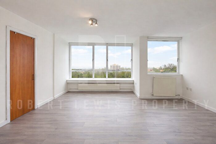 Studio To Rent In Avenue Road, London, N6