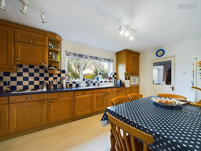 3 Bedroom Detached House For Sale In Hawthorn Bank, Spalding, PE11