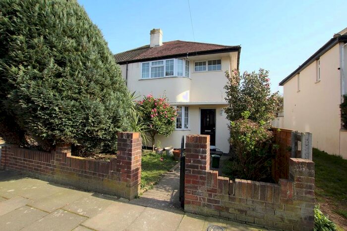 3 Bedroom Property To Rent In Beech Way, Twickenham, TW2