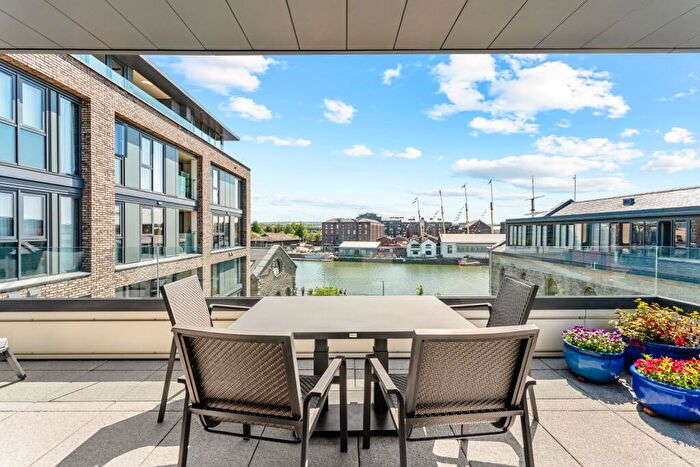 3 Bedroom Flat For Sale In Harbourside, Bristol, BS1
