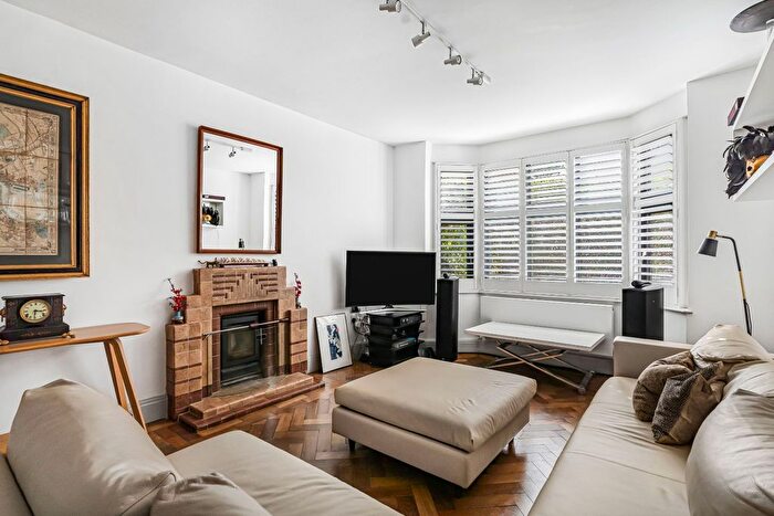 4 Bedroom Semi Detached House To Rent In Terrace Road, Victoria Park, E9