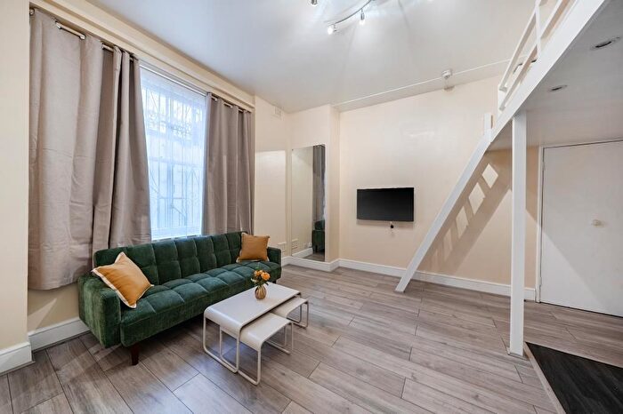 Studio To Rent In Linden Gardens, Notting Hill, W2