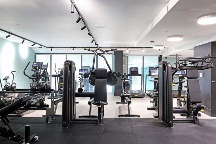 2 Bedroom Flat To Rent In Thames Quarter, Reading, RG1