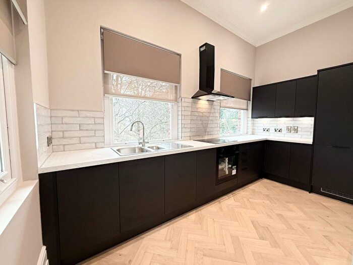 3 Bedroom Flat To Rent In Sandy Walk, Wakefield, WF1