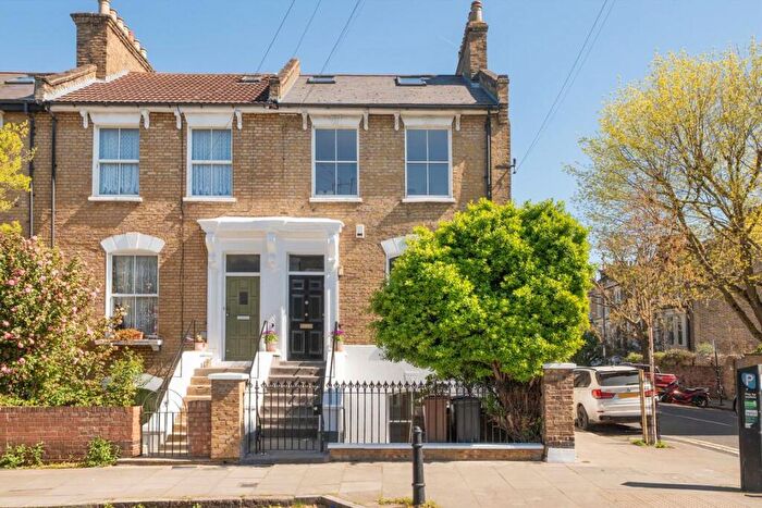 4 Bedroom House For Sale In Cecilia Road, Hackney, E8