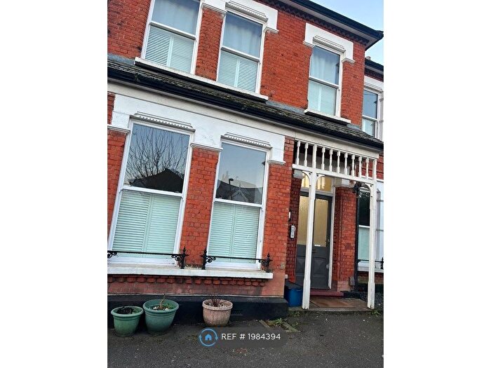 2 Bedroom Flat To Rent In Lawrence Road, London, SE25