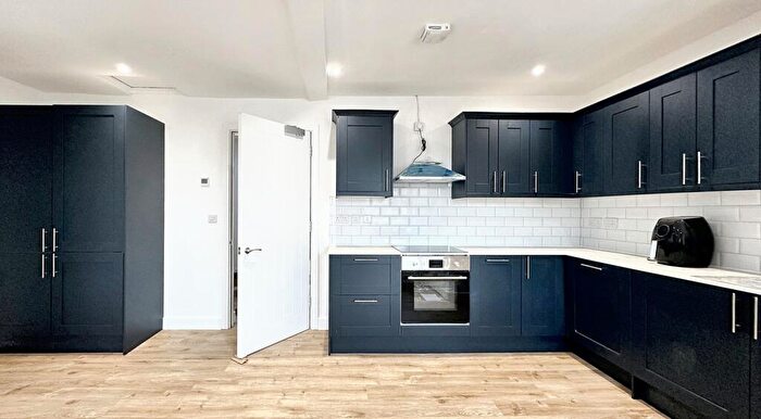 5 Bedroom Flat To Rent In East Street, Bristol, BS3