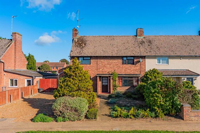 3 Bedroom Semi-Detached House For Sale In - The Woodlands, Geddington, NN14