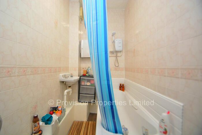 6 Bedroom Terraced House To Rent In Regent Park Avenue, Hyde Leeds, LS6