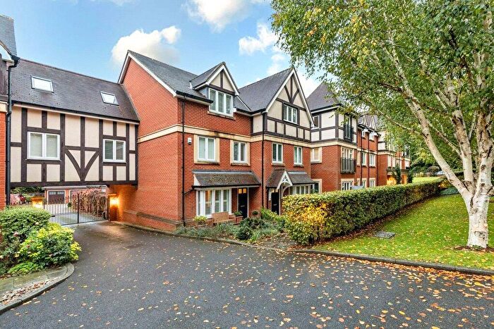 2 Bedroom Apartment For Sale In Wray Common Road, Reigate, Surrey, RH2