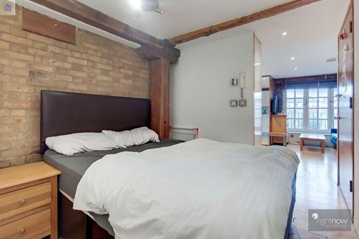 Studio To Rent In Tower Bridge Road, London, SE1