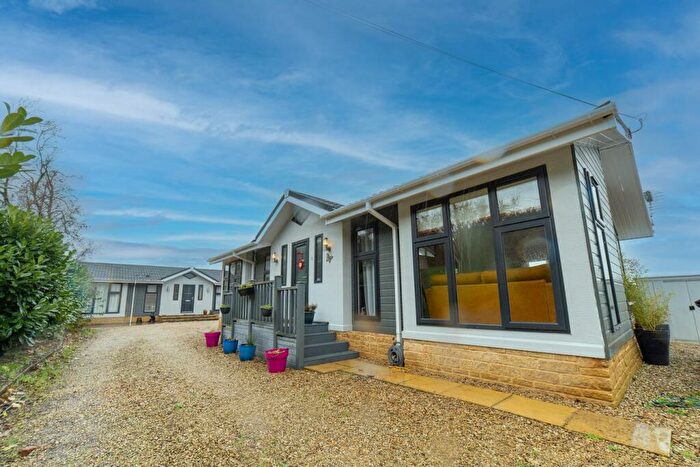 2 Bedroom Park Home For Sale In Aston Court Park, Aston Cross, Tewkesbury, GL20