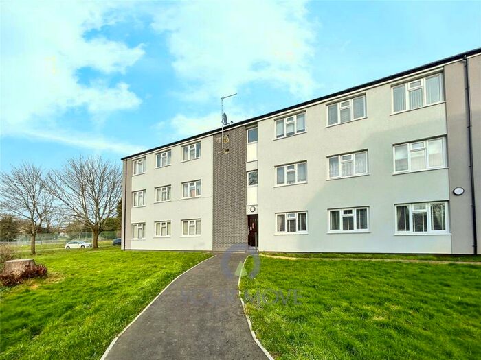 2 Bedroom Flat To Rent In Northend, Hemel Hempstead, Hertfordshire, HP3