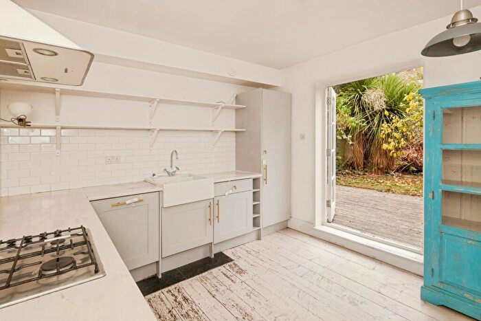 2 Bedroom Flat For Sale In Cavendish Road, London, SW12