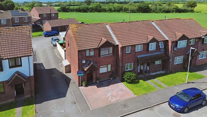 3 Bedroom End Of Terrace House For Sale In Broadfield Road, Eastington, Stonehouse, GL10