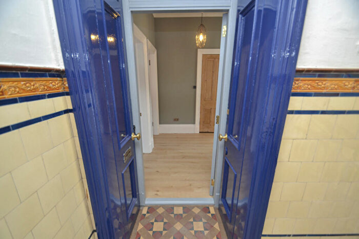 2 Bedroom Flat To Rent In / Arundel Drive, Battlefield, Glasgow, G42