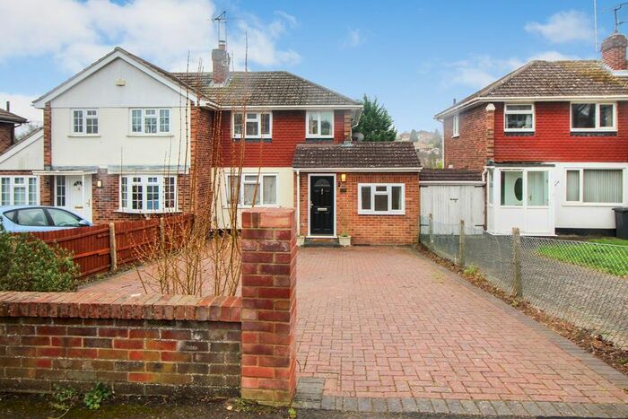 3 Bedroom Semi-Detached House To Rent In Fairford Road, Tilehurst, Reading, RG31