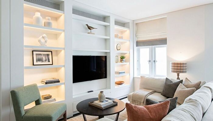 2 Bedroom Flat To Rent In Duke Street, London, W1K