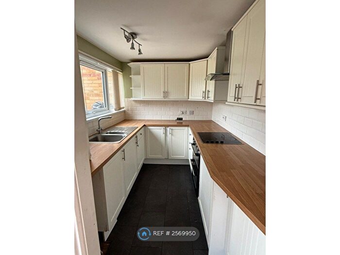 3 Bedroom Terraced House To Rent In Cedar Close, Cheltenham, GL53