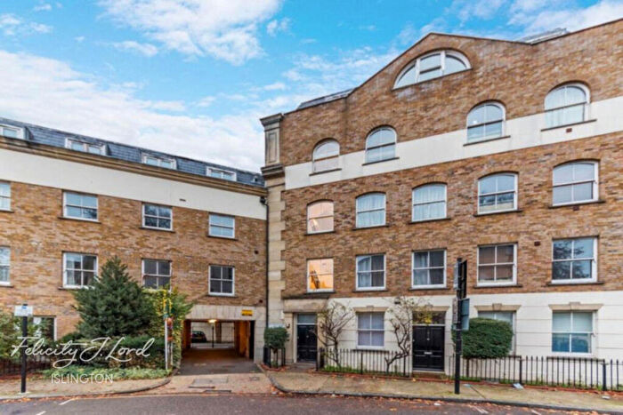 2 Bedroom Apartment For Sale In Haverstock Place, Islington, N1