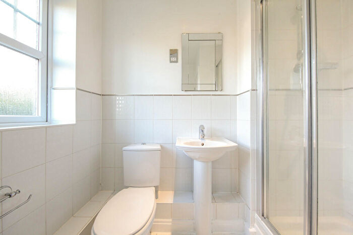 2 Bedroom Apartment To Rent In Seaton Square, London, NW7