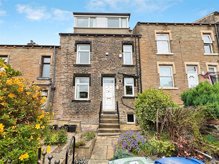 3 Bedroom Terraced House For Sale In Oxford Road, Bradford, BD2