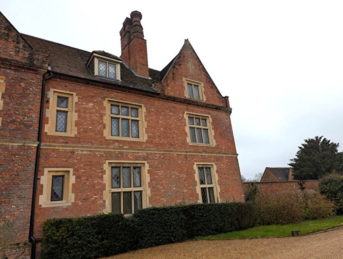 1 Bedroom Apartment To Rent In Hurst House, Church Hill, Hurst, RG10