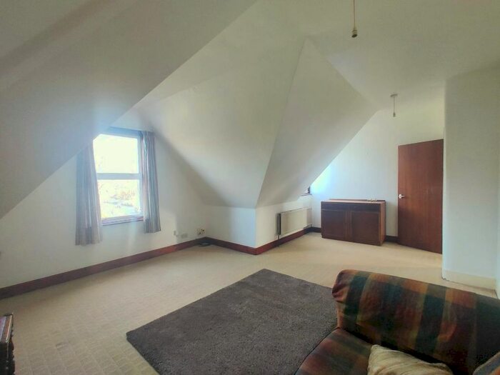 2 Bedroom Flat To Rent In Rokesly Avenue, London N8