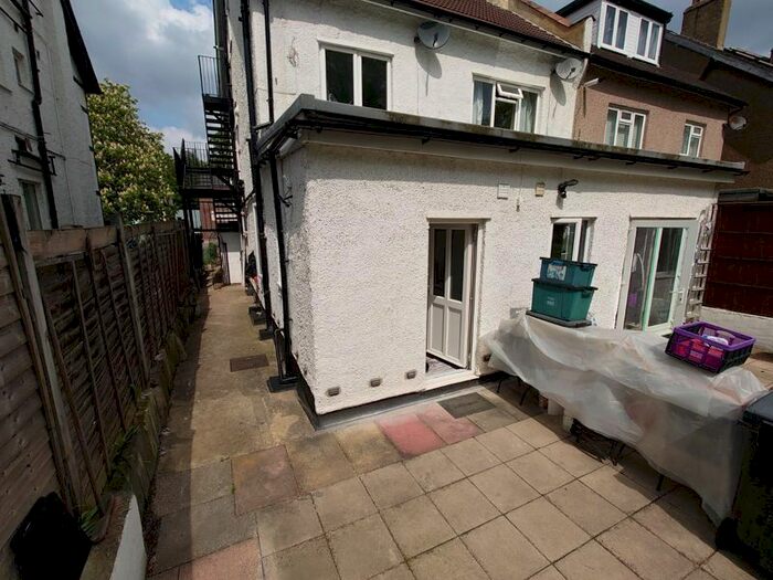 Studio To Rent In Brighton Road, Purley, CR8