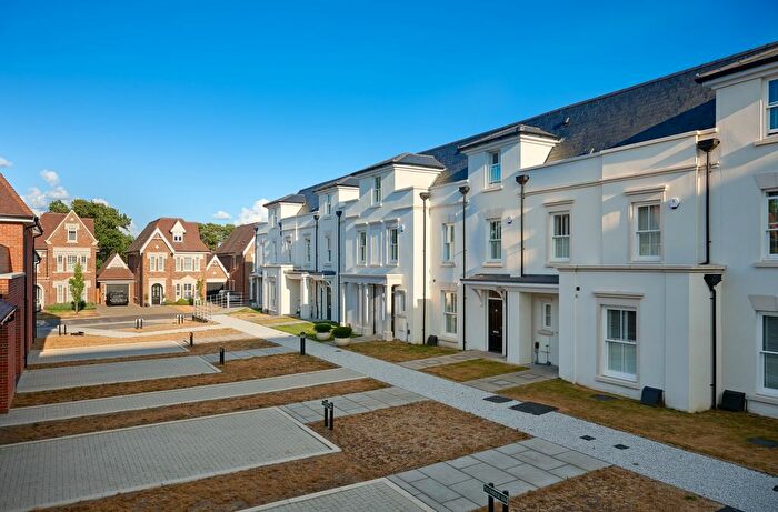4 Bedroom Town House For Sale In Parvis Road, West Byfleet, KT14