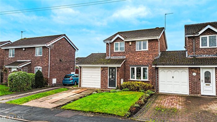 3 Bedroom Link Detached House For Sale In Lamprey, Dosthill, Tamworth, Staffordshire, B77