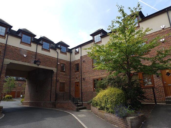 2 Bedroom Flat To Rent In Highfield Court, Ossett, West Yorkshire, WF5