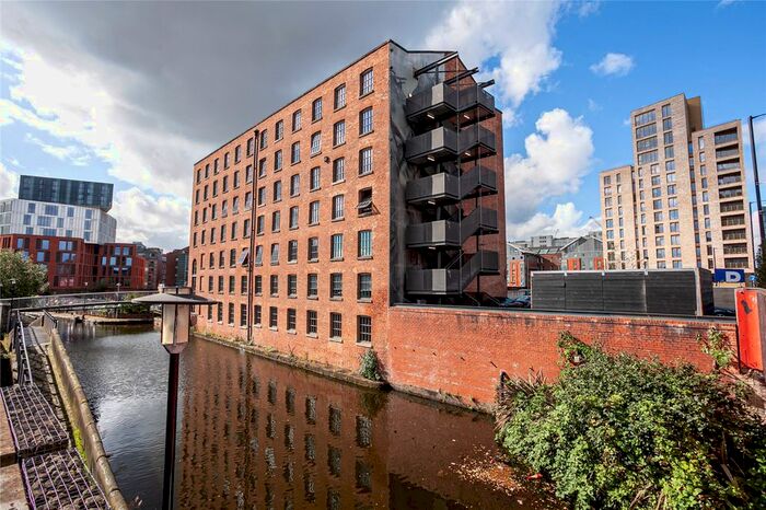 2 Bedroom Flat To Rent In Binns Place, Manchester, M4