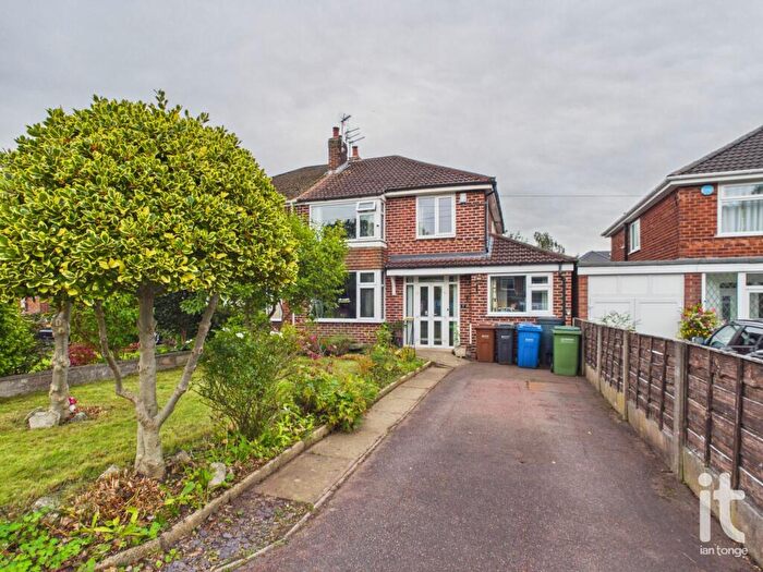 4 Bedroom Semi-Detached House For Sale In Edale Close, Hazel Grove, Stockport, SK7
