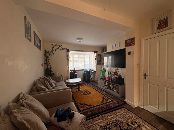 3 Bedroom Semi Detached House To Rent In Bedfont Lane, Feltham, TW14