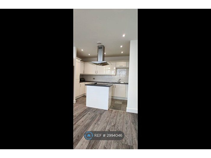 2 Bedroom Flat To Rent In Great Eastern Road, London, E15