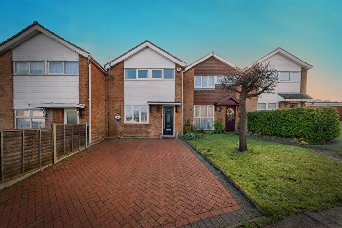 3 Bedroom Semi Detached House For Sale In Bideford Green, Linslade, Leighton Buzzard, LU7