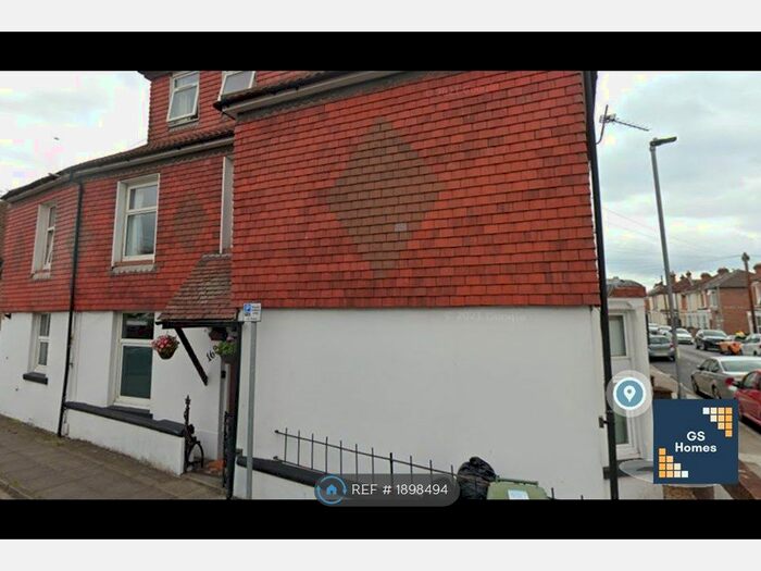 7 Bedroom End Of Terrace House To Rent In Talbot Road, Southsea, PO4