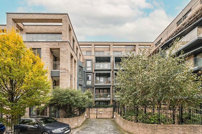 2 Bedroom Flat To Rent In Hyde Lane, London, SW11