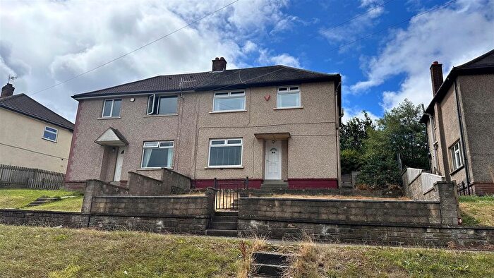 3 Bedroom Semi-Detached House For Sale In Stonegate Road, Idle, Bradford, BD10
