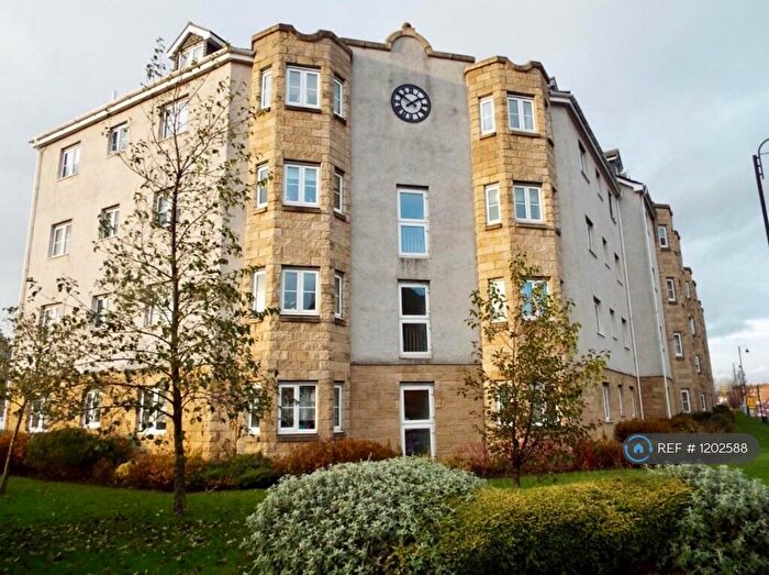 3 Bedroom Flat To Rent In Lloyd Court, Rutherglen, Glasgow, G73