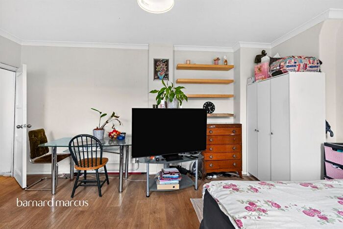 3 Bedroom Flat For Sale In Goldsmith Road, London, SE15