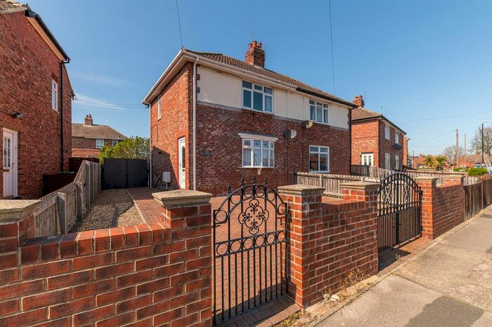 2 Bedroom Semi-Detached House To Rent In Hawthorn Crescent, Washington, Newcastle Upon Tyne, NE38