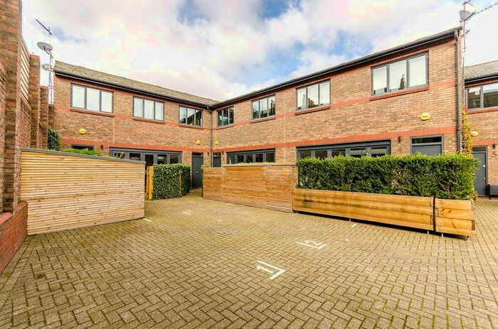 2 Bedroom Property To Rent In Parkside, Ravenscourt Park, London, W6